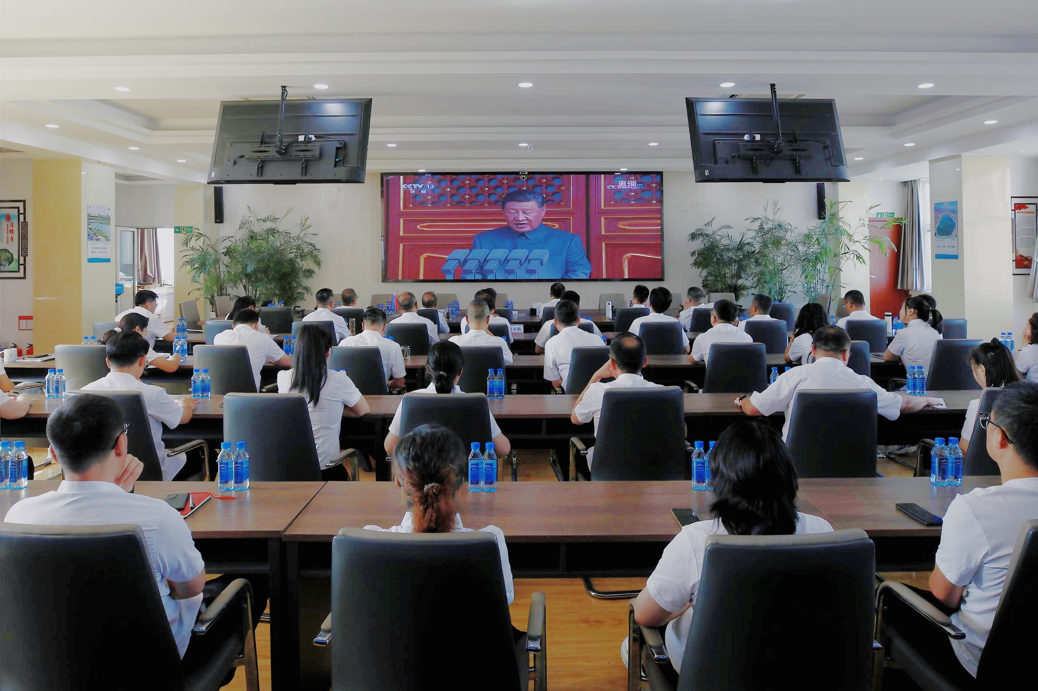 銘記歷史，致敬英雄！銀川中鐵水務(wù)組織觀看紀念抗戰(zhàn)勝利80周年閱兵式直播